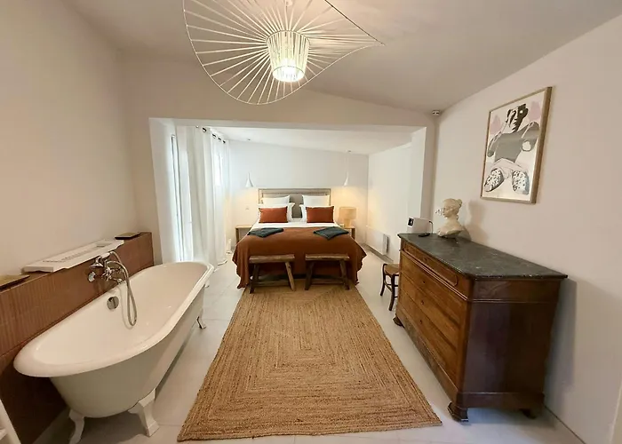 Mazet With Pool In Garrigue